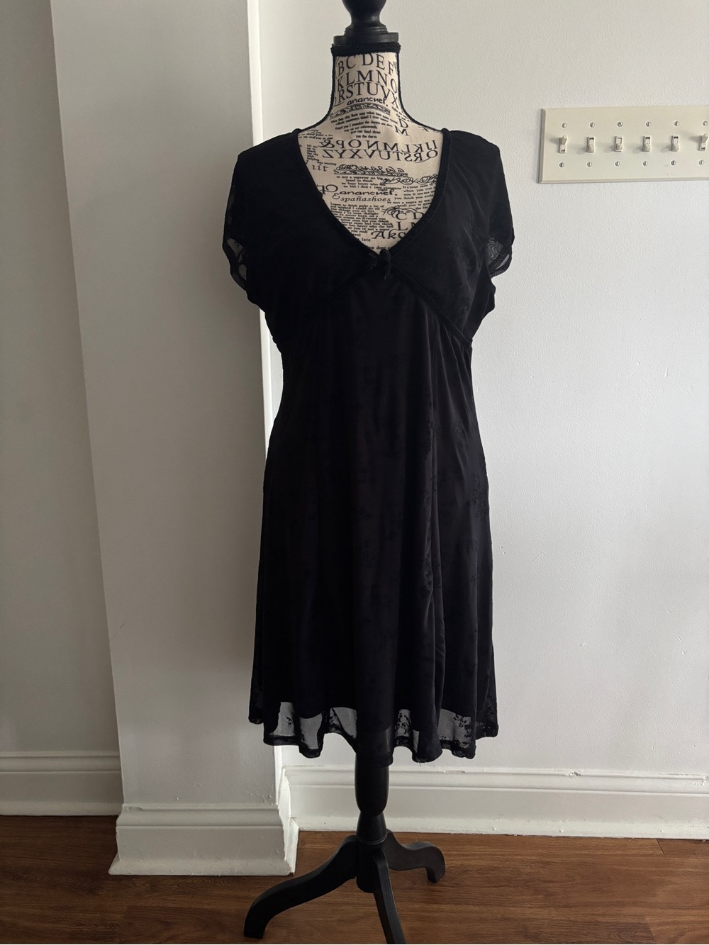 Black V-Neck Short Sleeve Dress